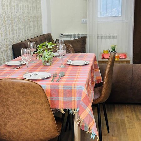 Twins Tower Apartment Тбилиси Екстериор снимка