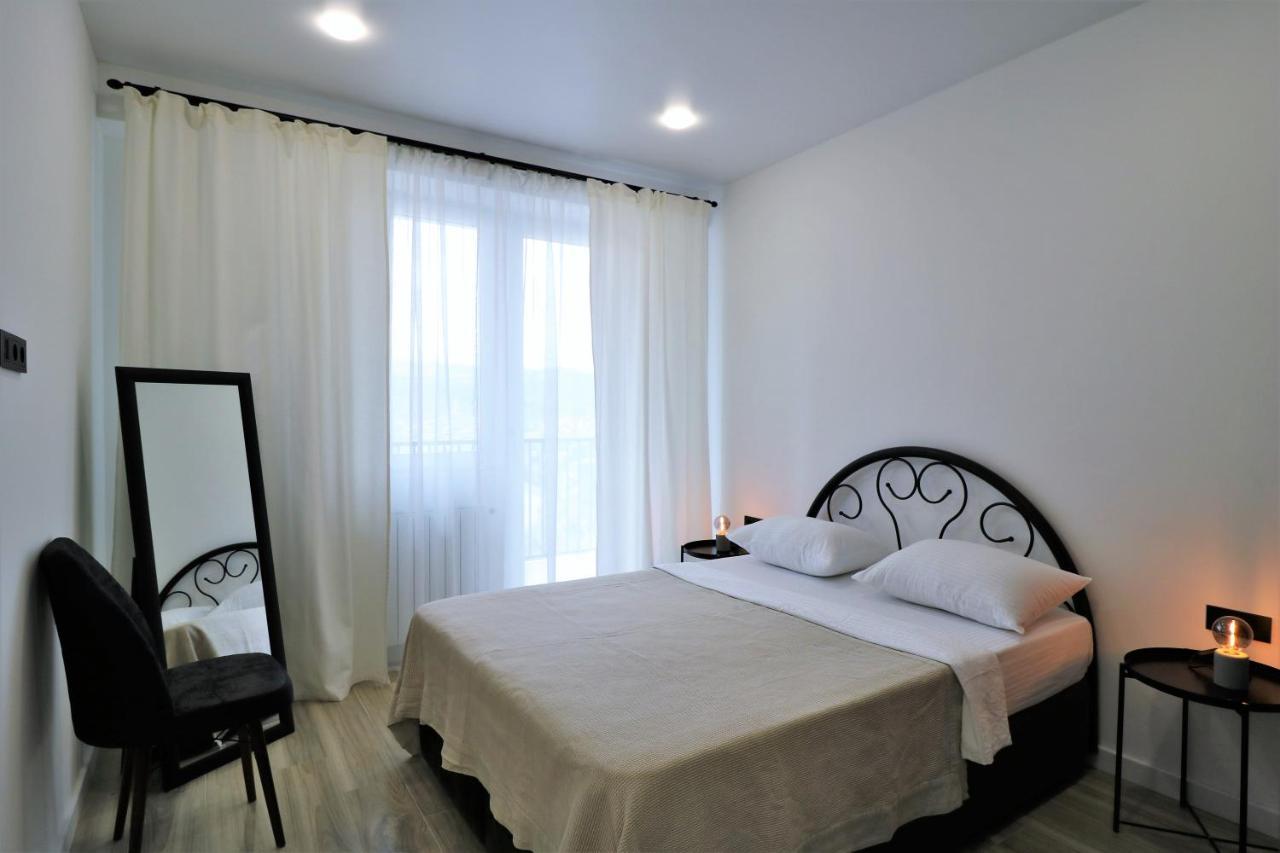 Twins Tower Apartment Тбилиси Екстериор снимка