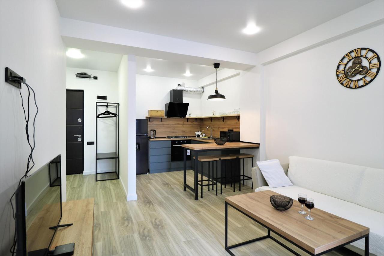 Twins Tower Apartment Тбилиси Екстериор снимка