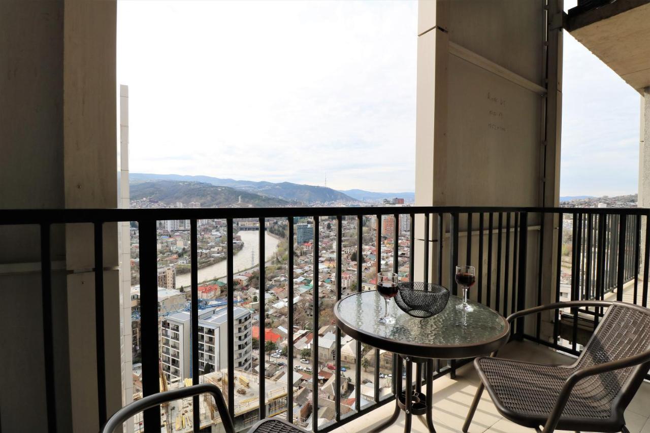 Twins Tower Apartment Тбилиси Екстериор снимка