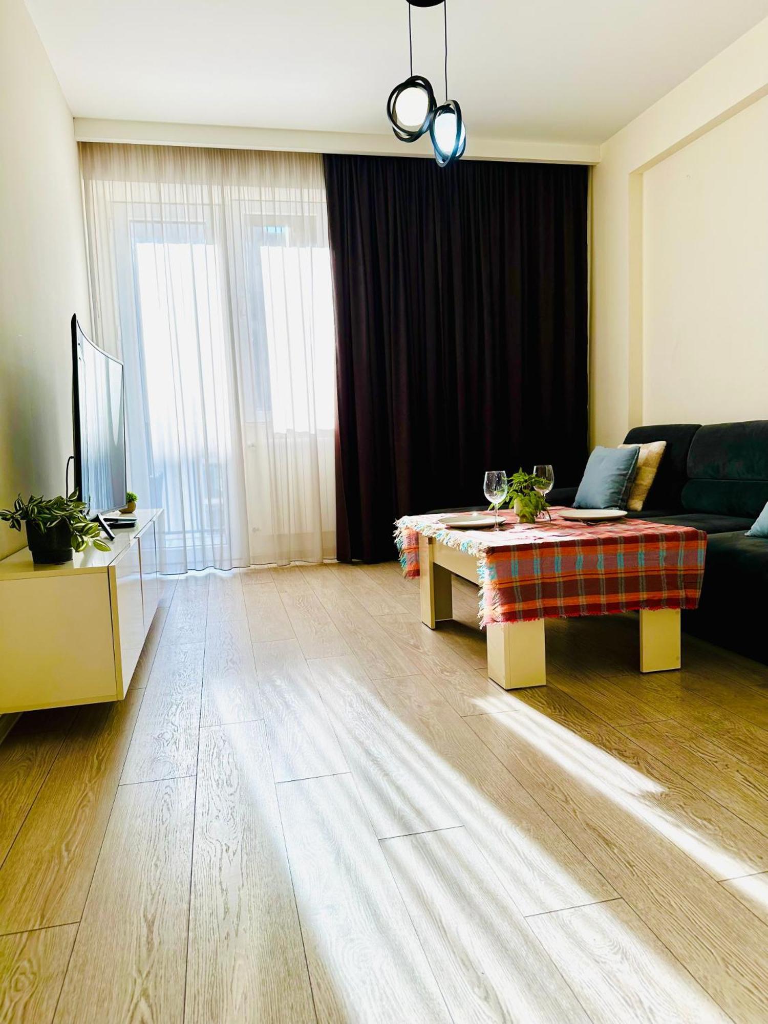 Twins Tower Apartment Тбилиси Екстериор снимка