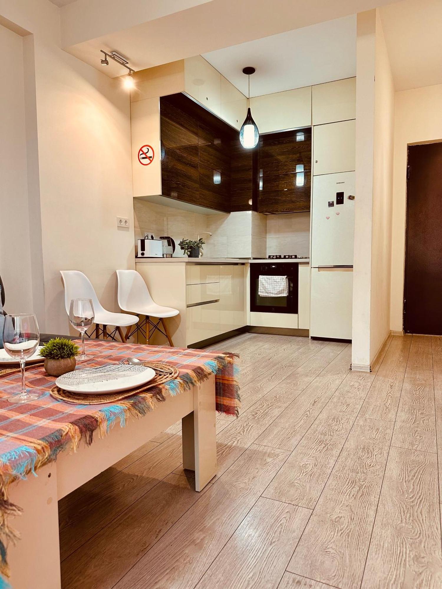 Twins Tower Apartment Тбилиси Екстериор снимка