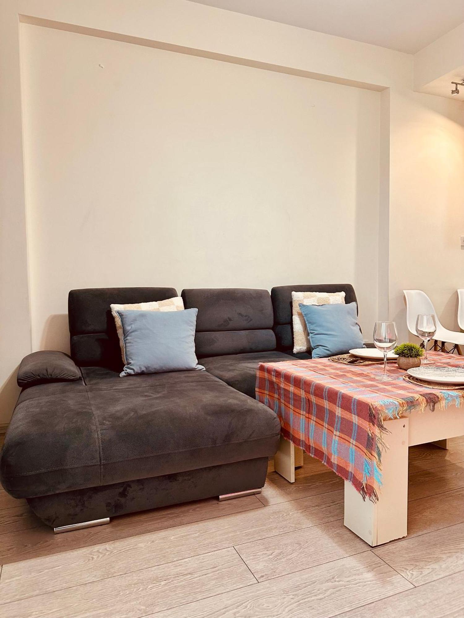 Twins Tower Apartment Тбилиси Екстериор снимка