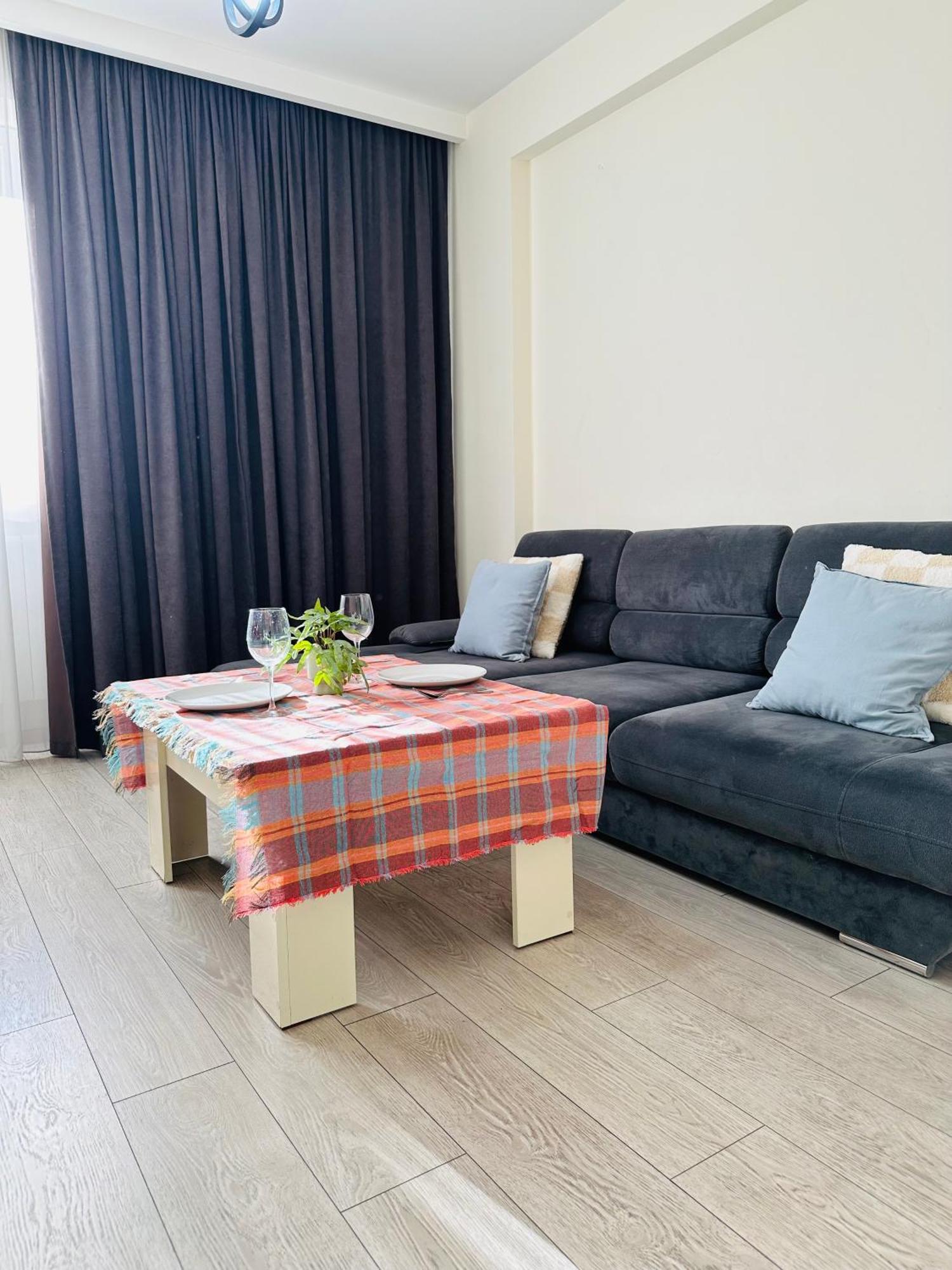 Twins Tower Apartment Тбилиси Екстериор снимка