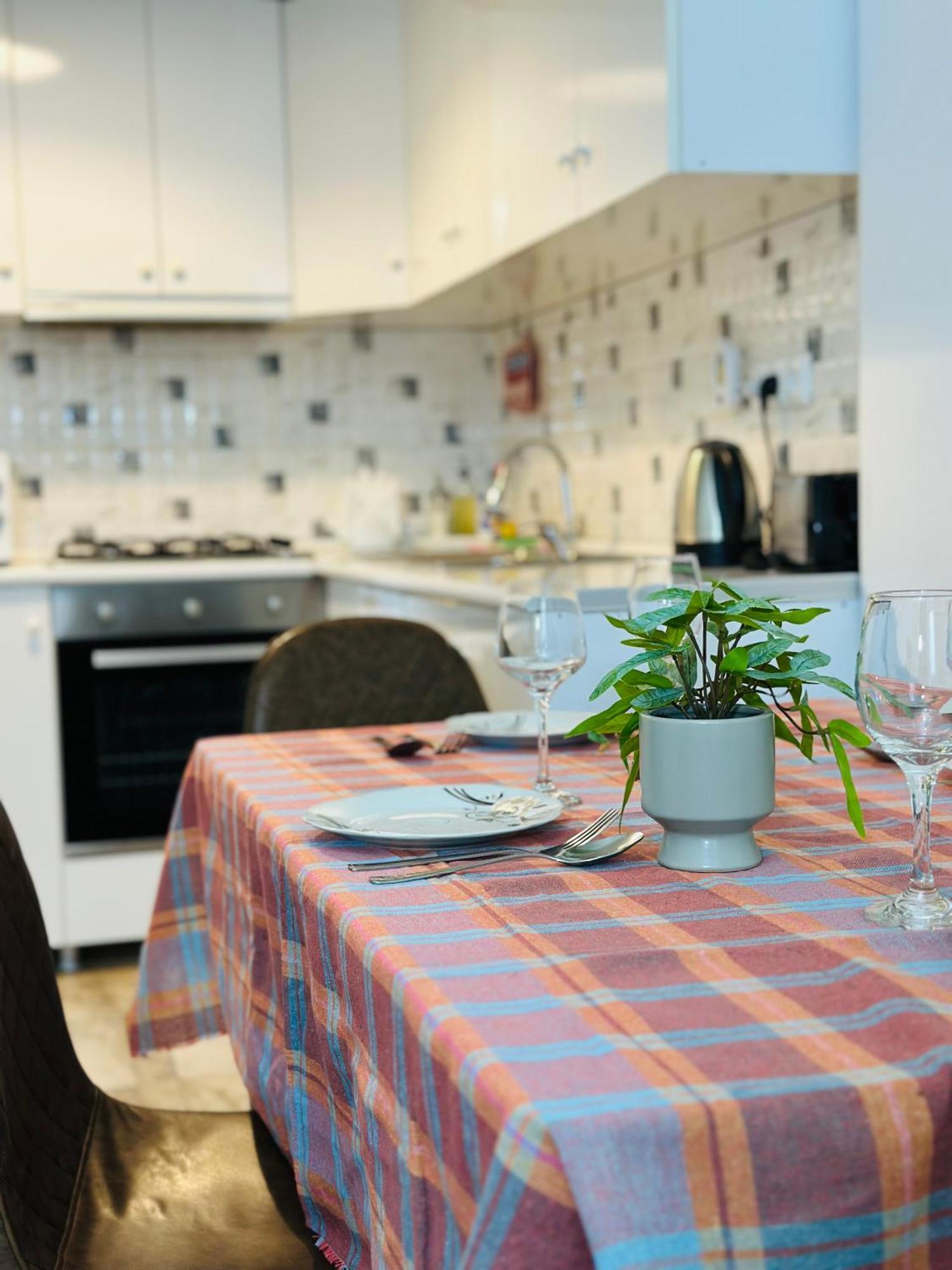 Twins Tower Apartment Тбилиси Екстериор снимка