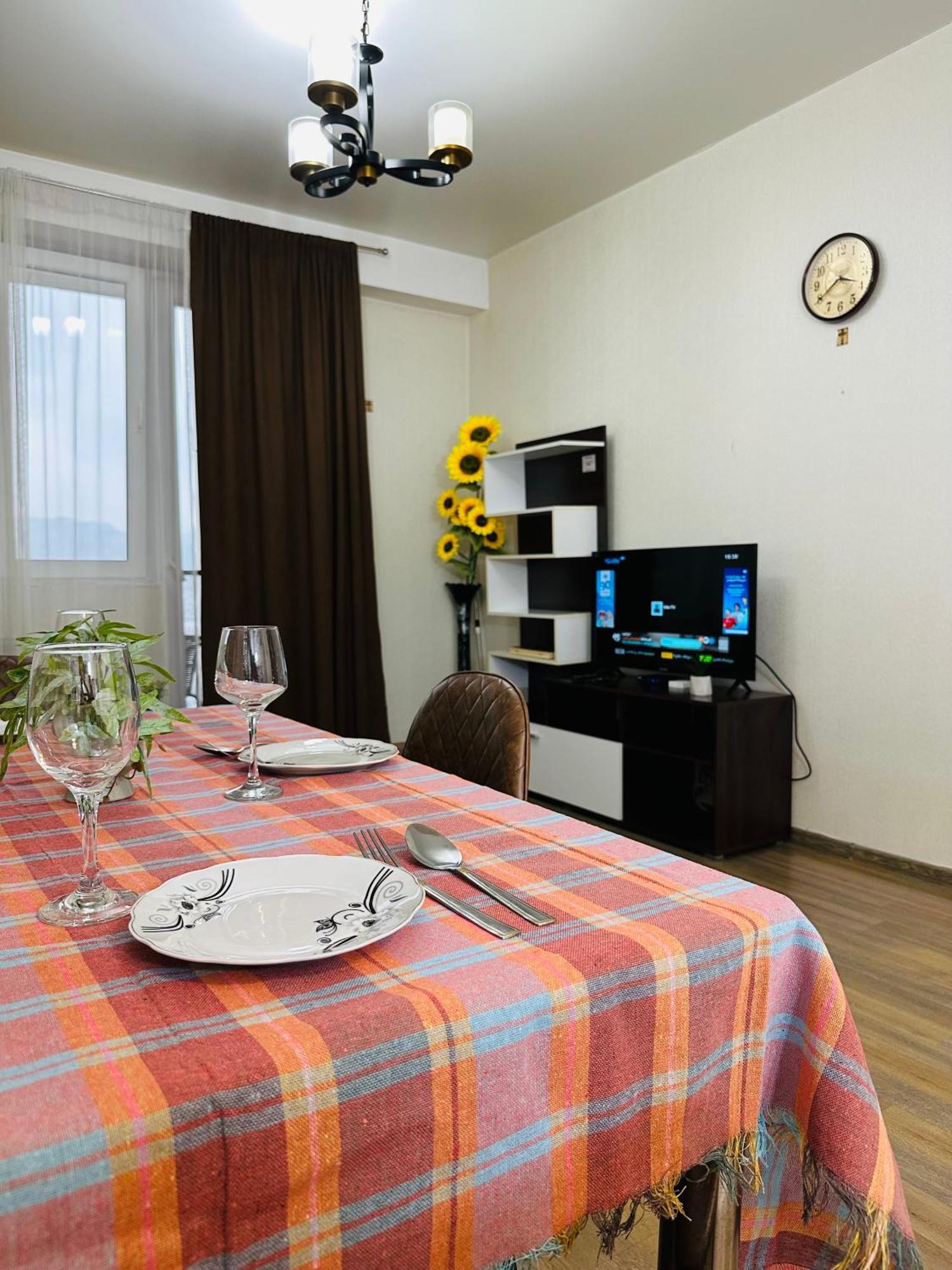 Twins Tower Apartment Тбилиси Екстериор снимка