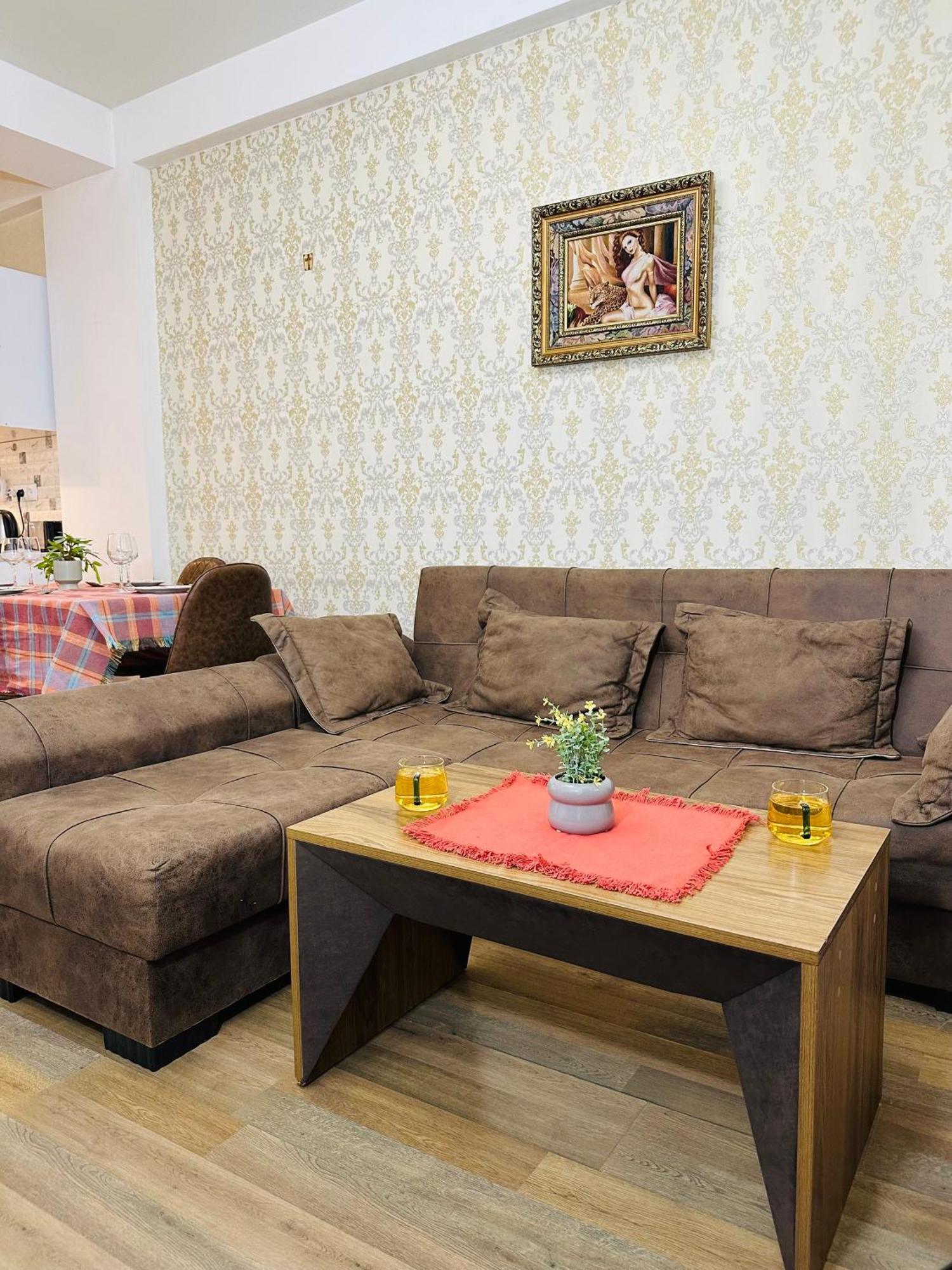 Twins Tower Apartment Тбилиси Екстериор снимка
