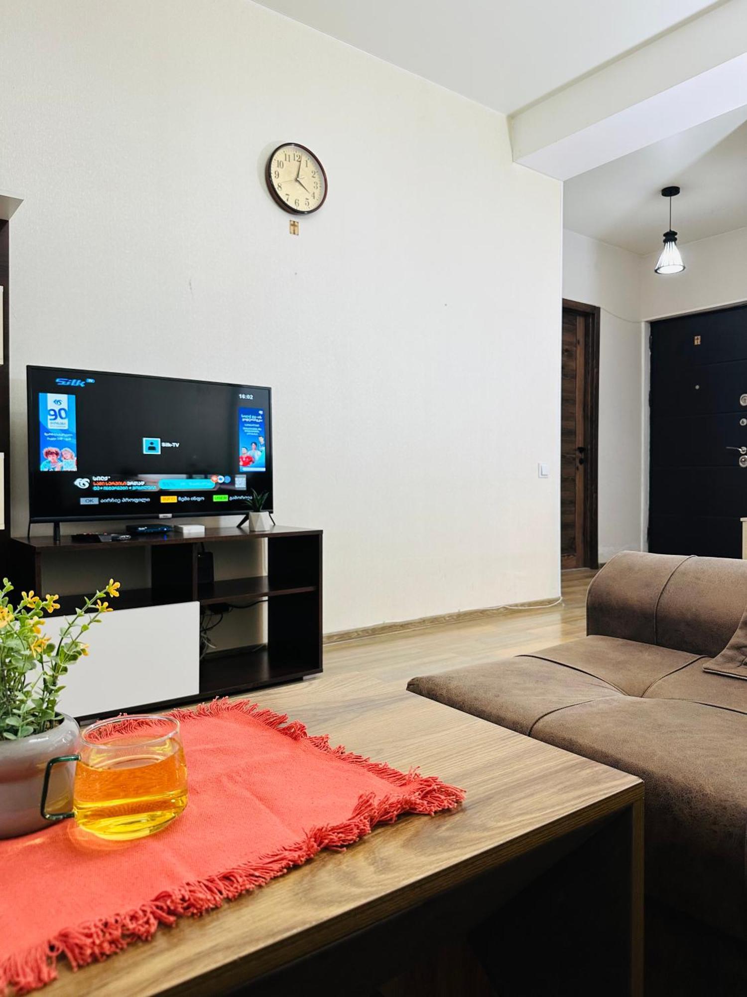 Twins Tower Apartment Тбилиси Екстериор снимка