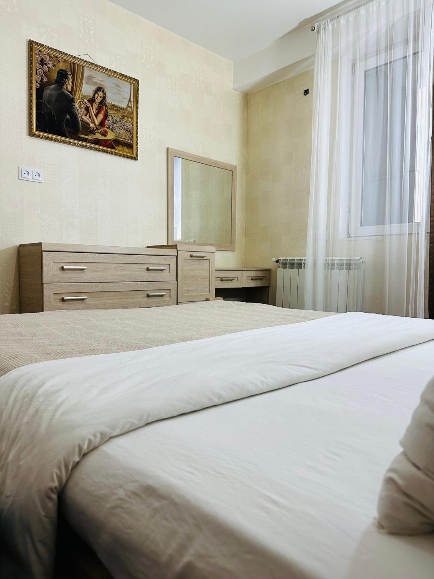 Twins Tower Apartment Тбилиси Екстериор снимка