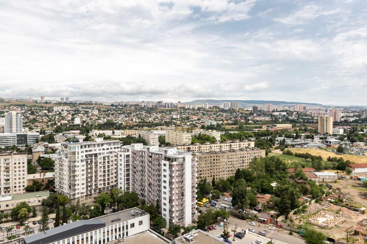 Twins Tower Apartment Тбилиси Екстериор снимка
